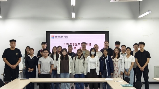 赋能青春新媒体 智创传播新未来——宁晋县自媒体协会受邀走进邢台新能源职业学院开展专题培训